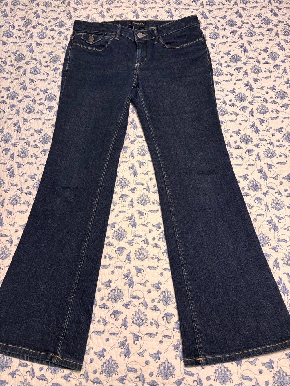 banana republic Women’s 8 Short Denim Jeans Boot Cut Flare Back Flap Pockets